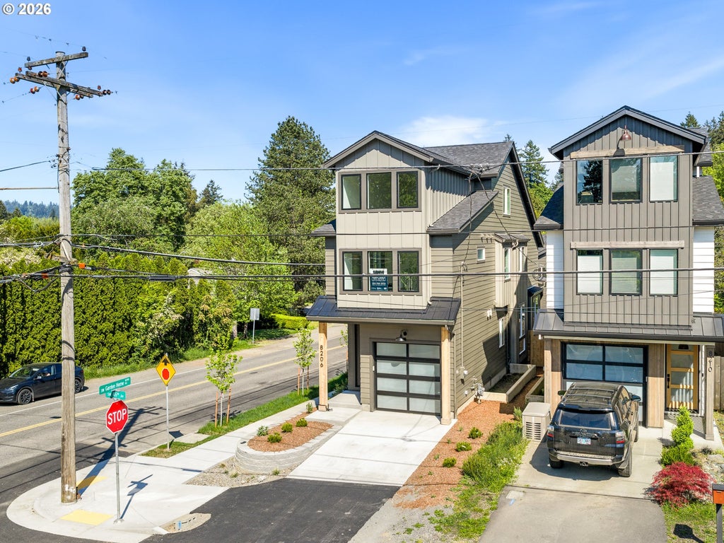 8206 SW 46th Ave, Portland, OR 97219 - MLS# 561579093 - Coldwell Banker