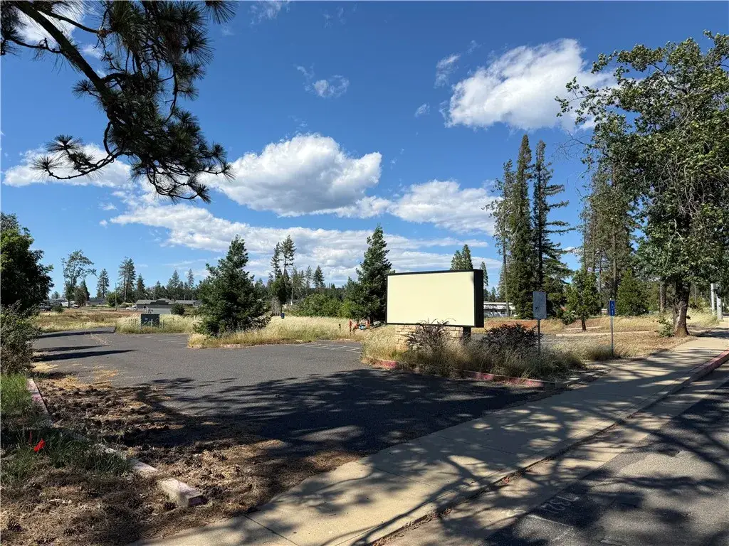 ラパ産ポイント-81-1 7337 Skyway, Paradise, CA 95969 - MLS# SN26108771 - Coldwell Banker