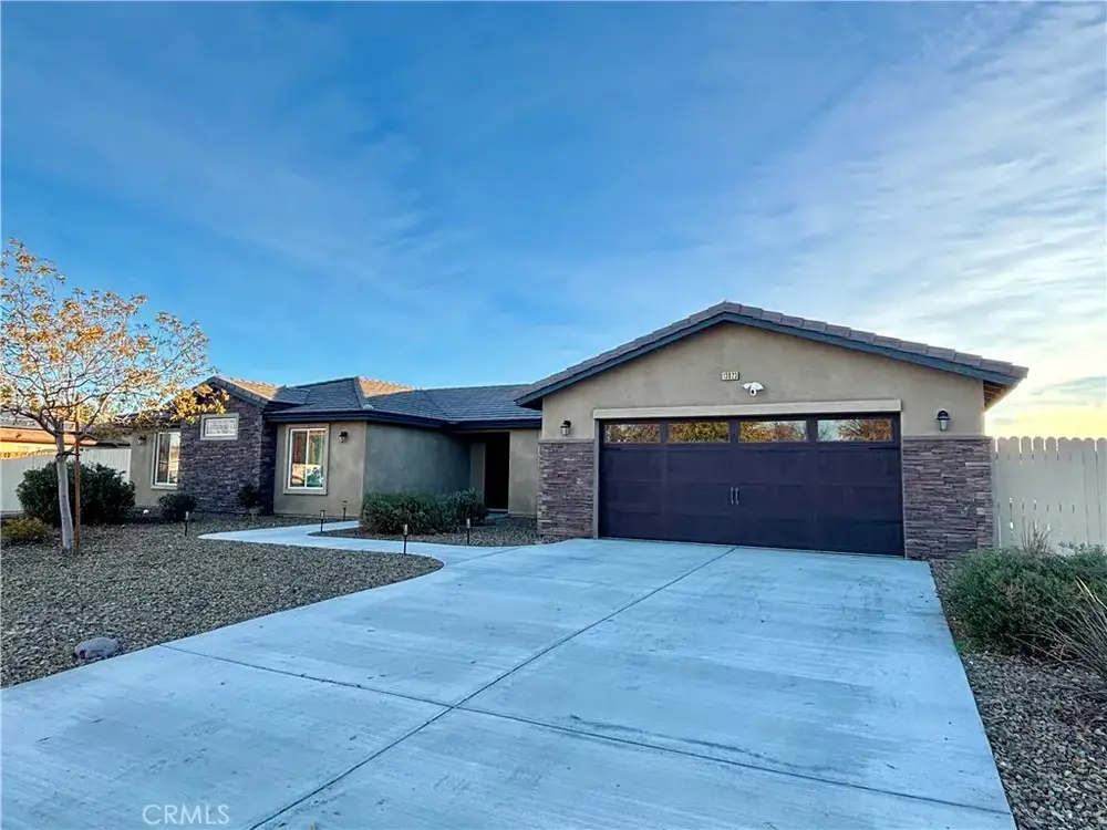 13823 Wawona Road, Apple Valley, CA 92307 - MLS# TR25281684 - Coldwell ...