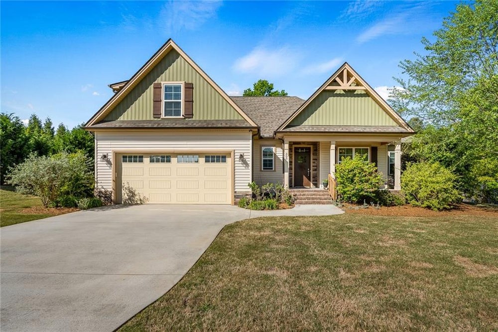 305 Edens Ridge Drive, Six Mile, SC 29682 - MLS# 20274114 - Coldwell Banker
