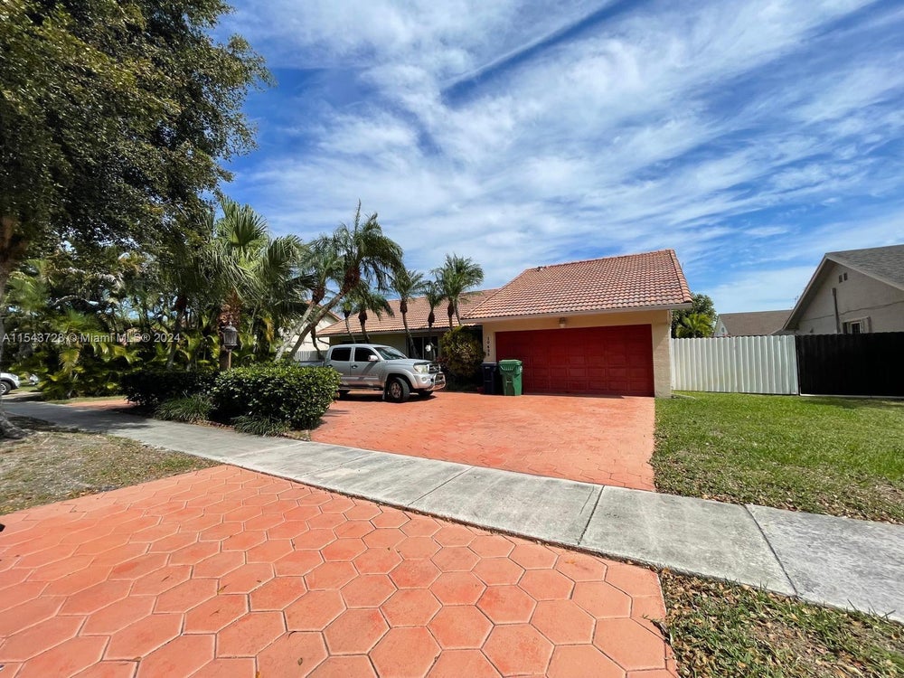 10425 SW 146th Ave Miami FL 33186 MLS A11543728 Coldwell Banker 10425-sw-146th-ave-miami-fl-33186-mls-a11543728-coldwell-banker