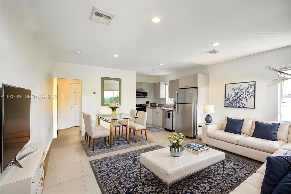 322 Oklahoma St., Hollywood — Boutique Hotel Entitlement photo 2