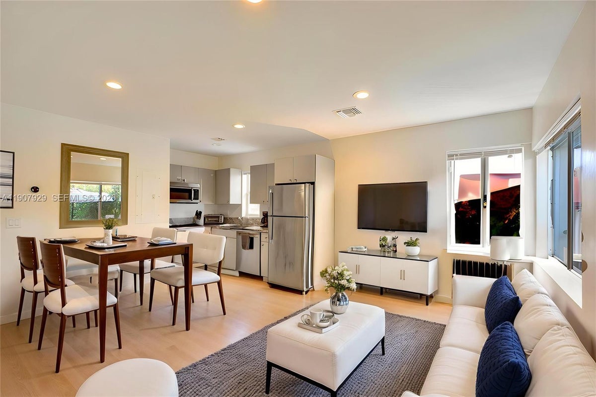 322 Oklahoma St., Hollywood — Boutique Hotel Entitlement photo 4