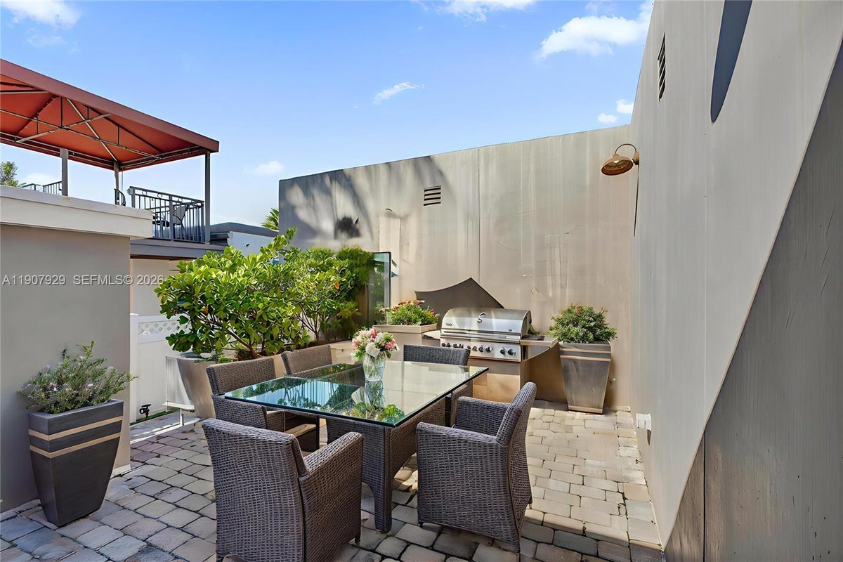 322 Oklahoma St., Hollywood — Boutique Hotel Entitlement photo 9