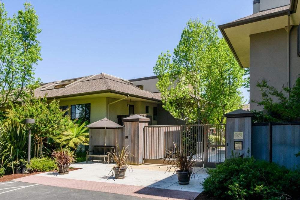 2140 Santa Cruz Avenue #104 Menlo Park CA 94025 MLS# ML82011136 2140 Santa Cruz Avenue #104 Menlo Park CA 94025 MLS# ML82011136