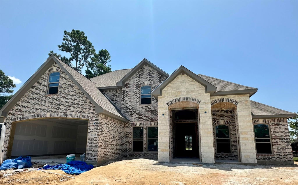 Tour a Magnificent Corner Home in The Woodlands, Texas