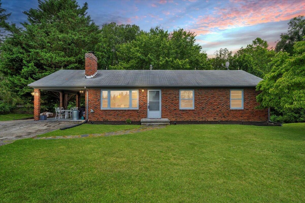 5909 Raintree Rd Roanoke VA 24018 MLS# 919242 Coldwell Banker 5909 Raintree Rd Roanoke VA 24018 MLS# 919242 Coldwell Banker