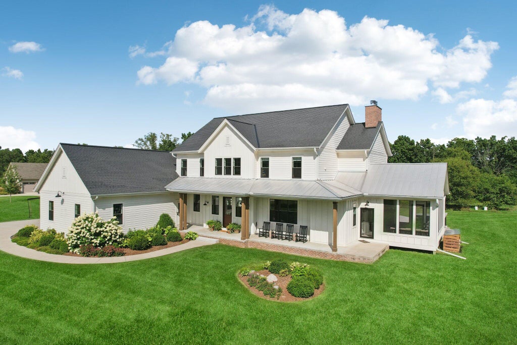 998 N Griffith Rd, Summit, WI 53066 MLS# 1933246 Coldwell Banker