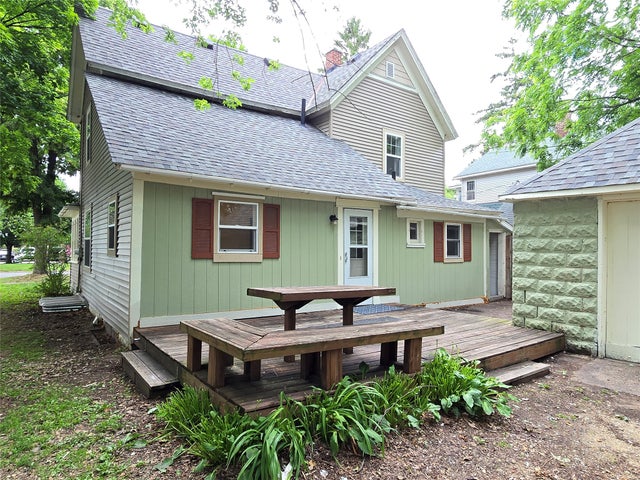 Photo 2 of 34, 914 6th Avenue E