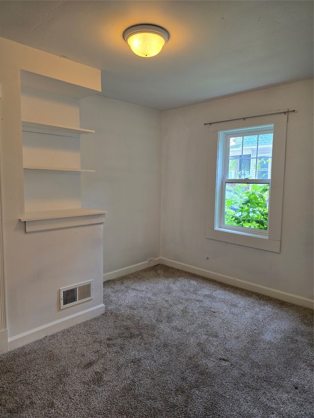 Photo 7 of 34, 914 6th Avenue E