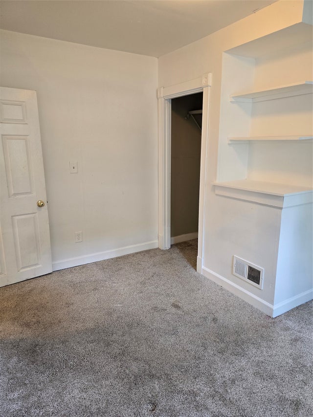 Photo 8 of 34, 914 6th Avenue E
