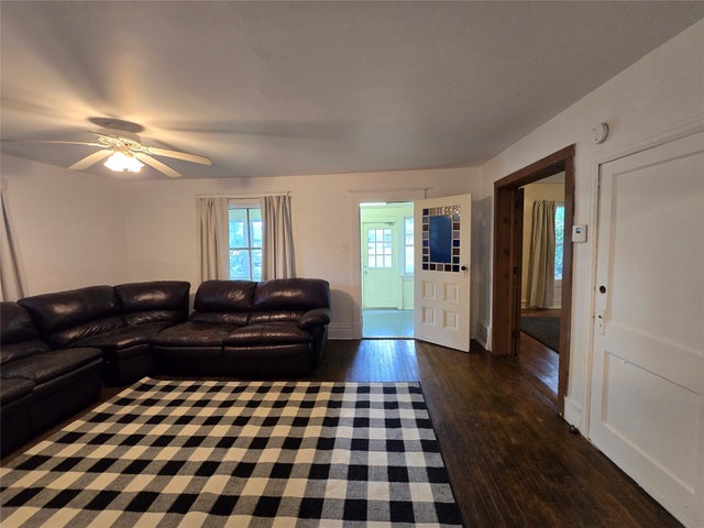 Photo 9 of 34, 914 6th Avenue E