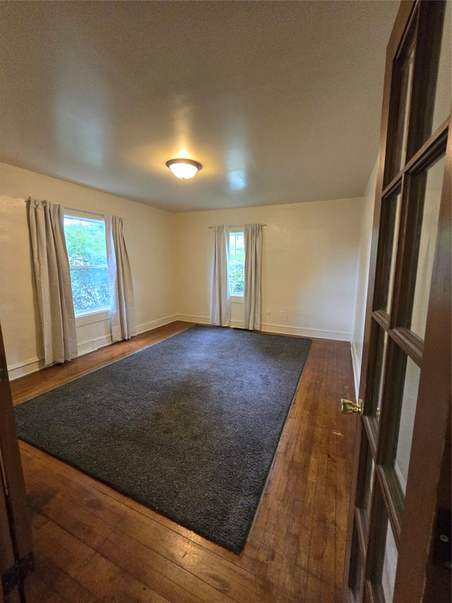 Photo 12 of 34, 914 6th Avenue E