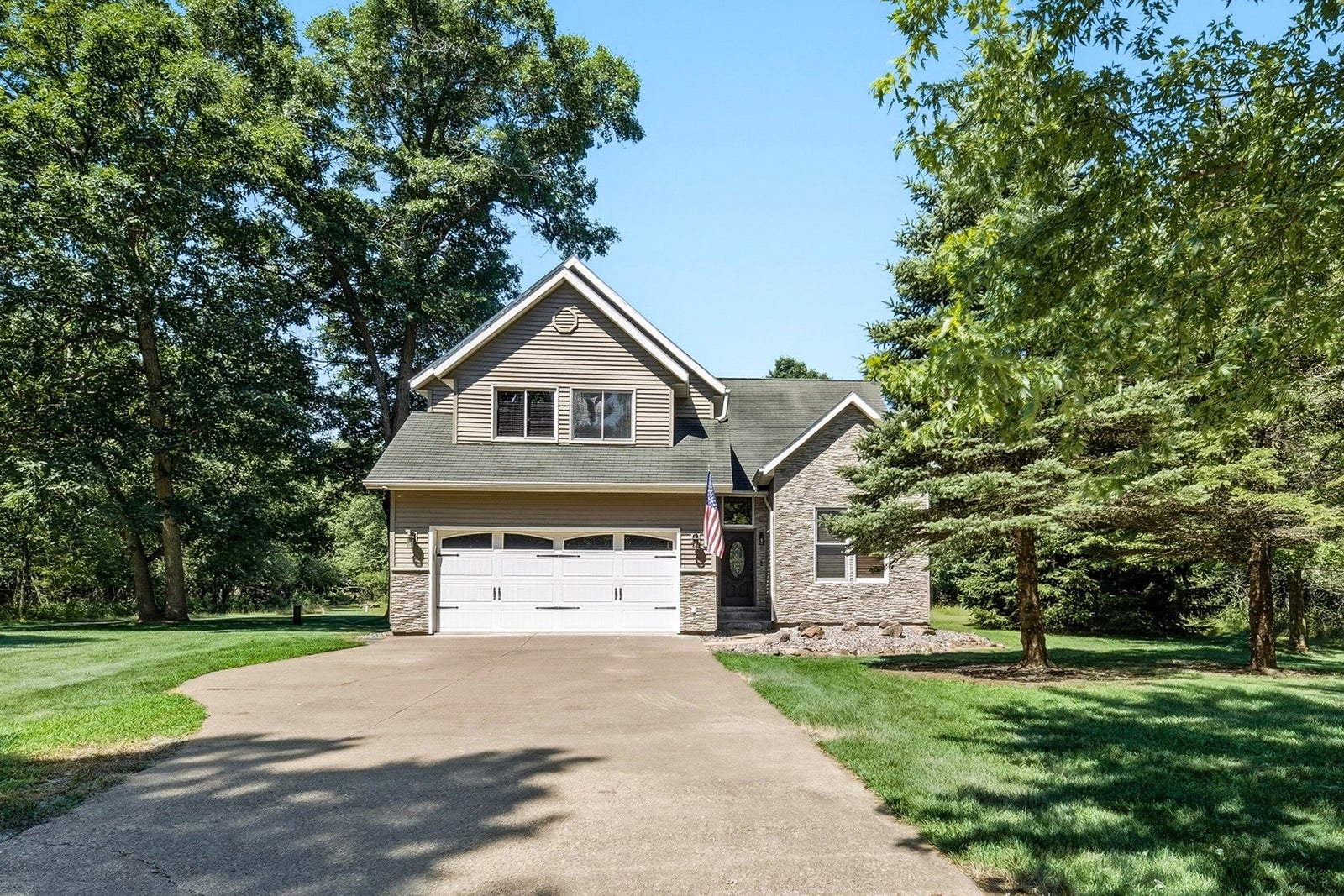 Listing photo of 6542 187th Street