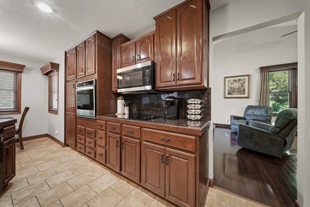 Photo 11 of 55, 6542 187th Street