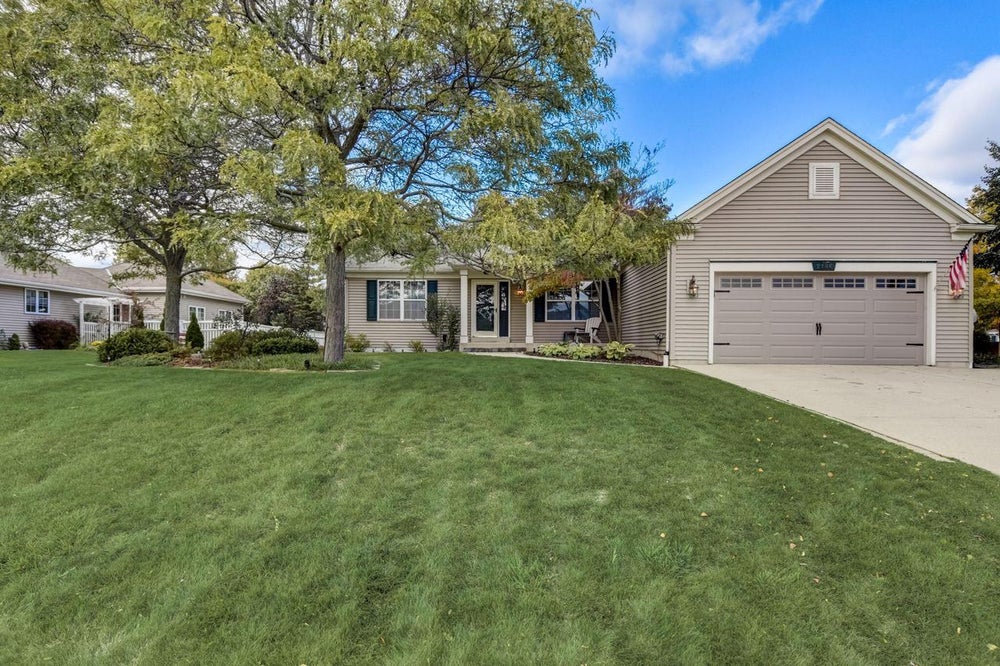 2186 W Saint Johns WAY, Oak Creek, WI 53154 MLS 1855010 Coldwell