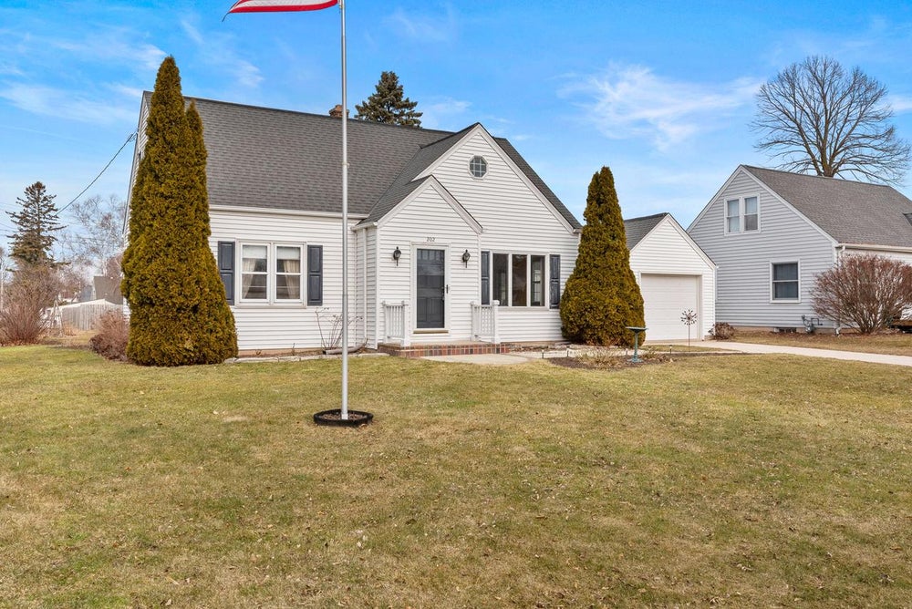 202 E Douglas STREET, Port Washington, WI 53074 MLS 1865843