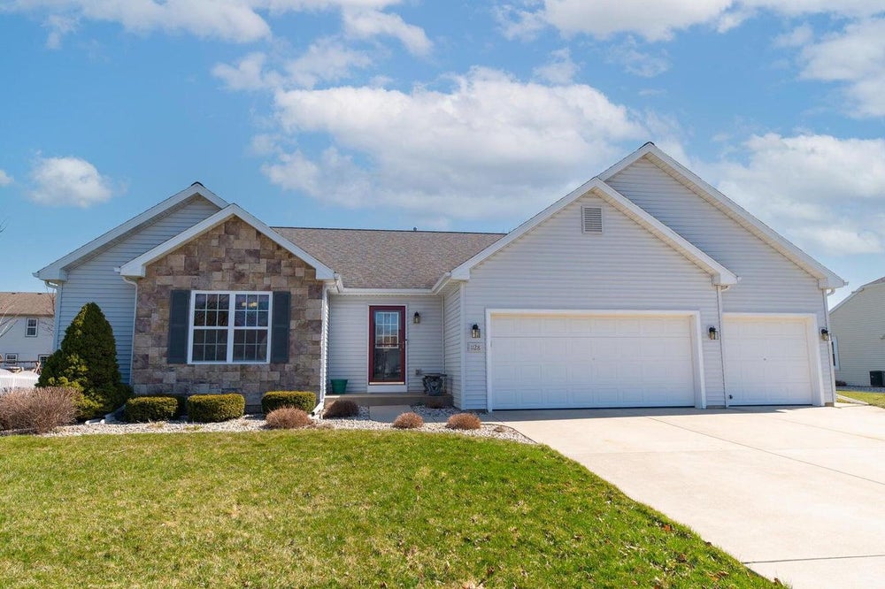 1128 Iris LANE, Grafton, WI 53024 MLS 1869940 Coldwell Banker