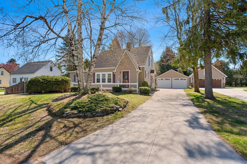 4045 Springhill DRIVE, Manitowoc, WI 54220 MLS 1872759 Coldwell Banker