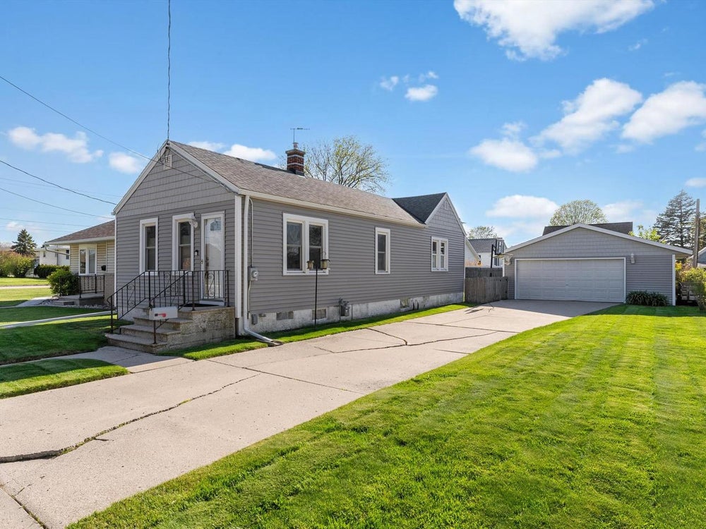 1424 S 31st STREET, Manitowoc, WI 54220 MLS 1874553 Coldwell Banker