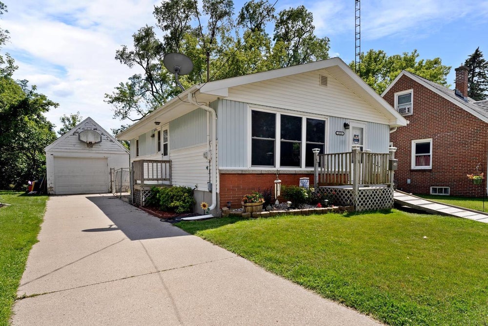 1721 Revere DRIVE, Manitowoc, WI 54220 MLS 1881203 Coldwell Banker