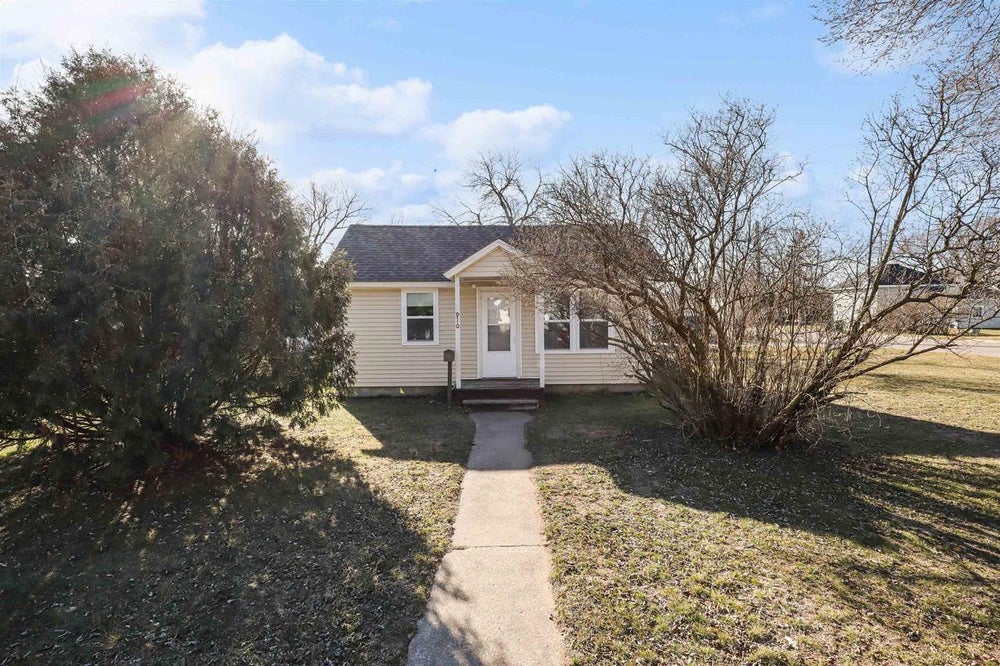 910 LINCOLN STREET, Wisconsin Rapids, WI 54494 MLS 22400919