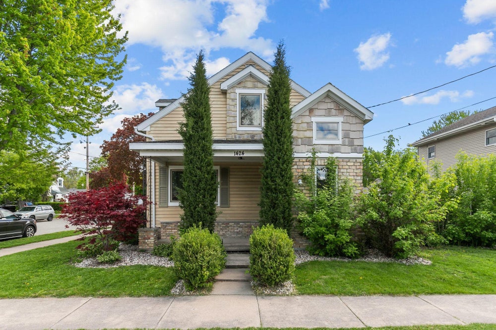 1424 N Division Street, Appleton, WI 54911 MLS 50291249 Coldwell
