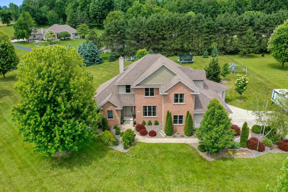 3482 Wynding Ridge Way, Suamico, WI 54313 MLS 50293027 Coldwell Banker