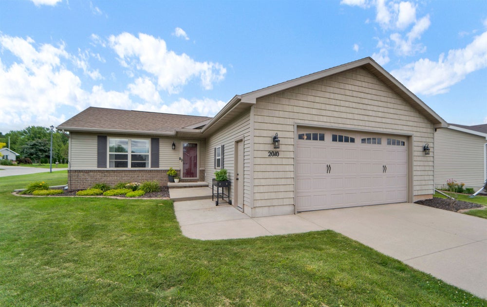 2010 Sweetbriar Lane, Menasha, WI 54952 - MLS# 50294677 - Coldwell Banker