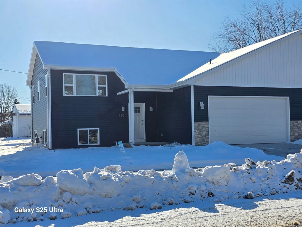 980 Byrd Avenue, Neenah, WI 54956 - MLS# 50317917 - Coldwell Banker